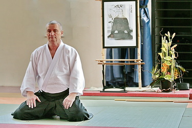   Alain Peyrache sensei est le professeur
                        <br>
                        du dojo Aïkido traditionnel Lyon 69 Tassin
